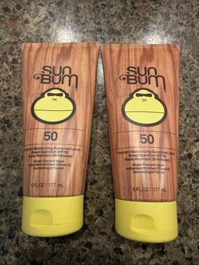 Sun Bum spf 50 sunscreen lot 6 oz tubes

Bin B